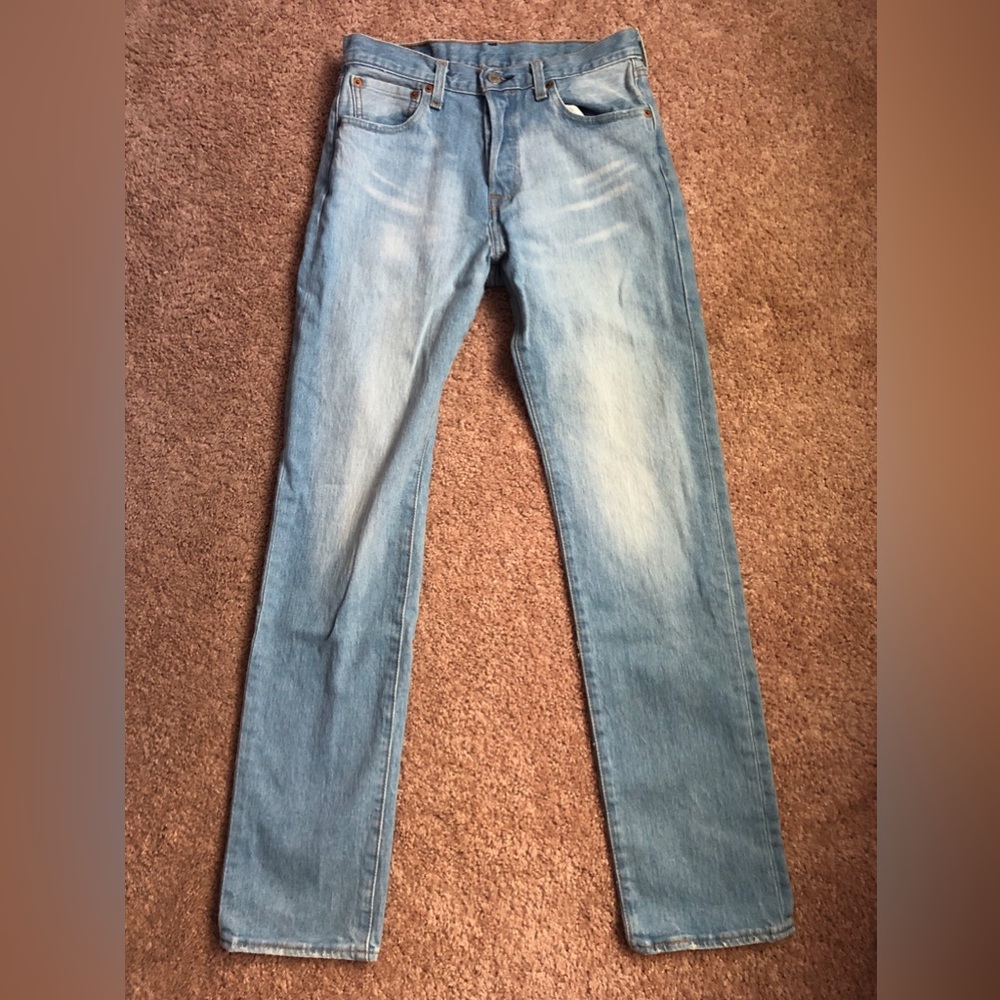 Levi’s 501 light wash jeans 28x30